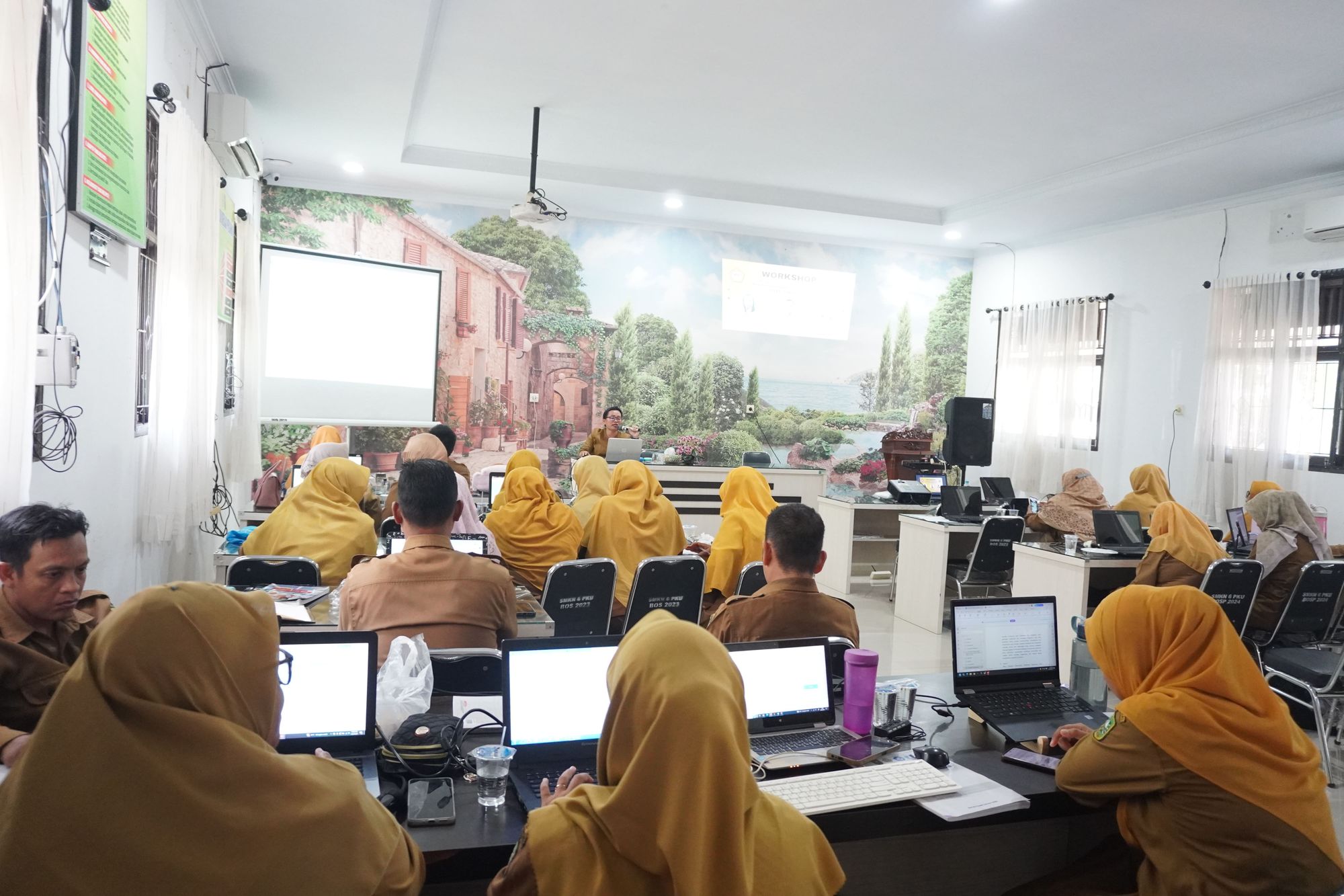 Workshop Penyusunan Modul Ajar Berbasis Deep Learning di SMK Negeri 6 Pekanbaru