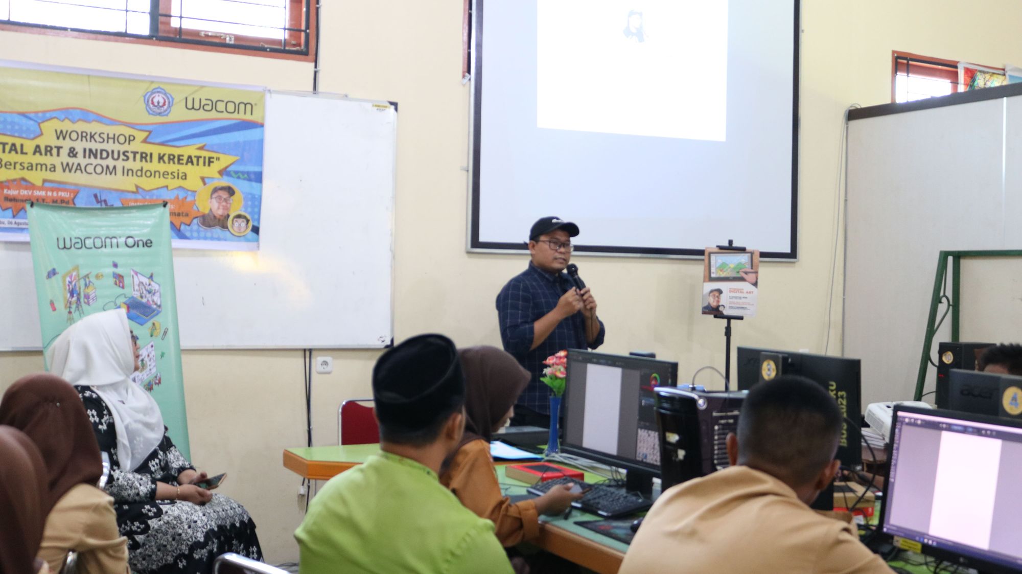 Workshop Digital Art Bersama dhany pramata & Wacom Indonesia – Jurusan Desain Grafika SMK Negeri 6 Pekanbaru