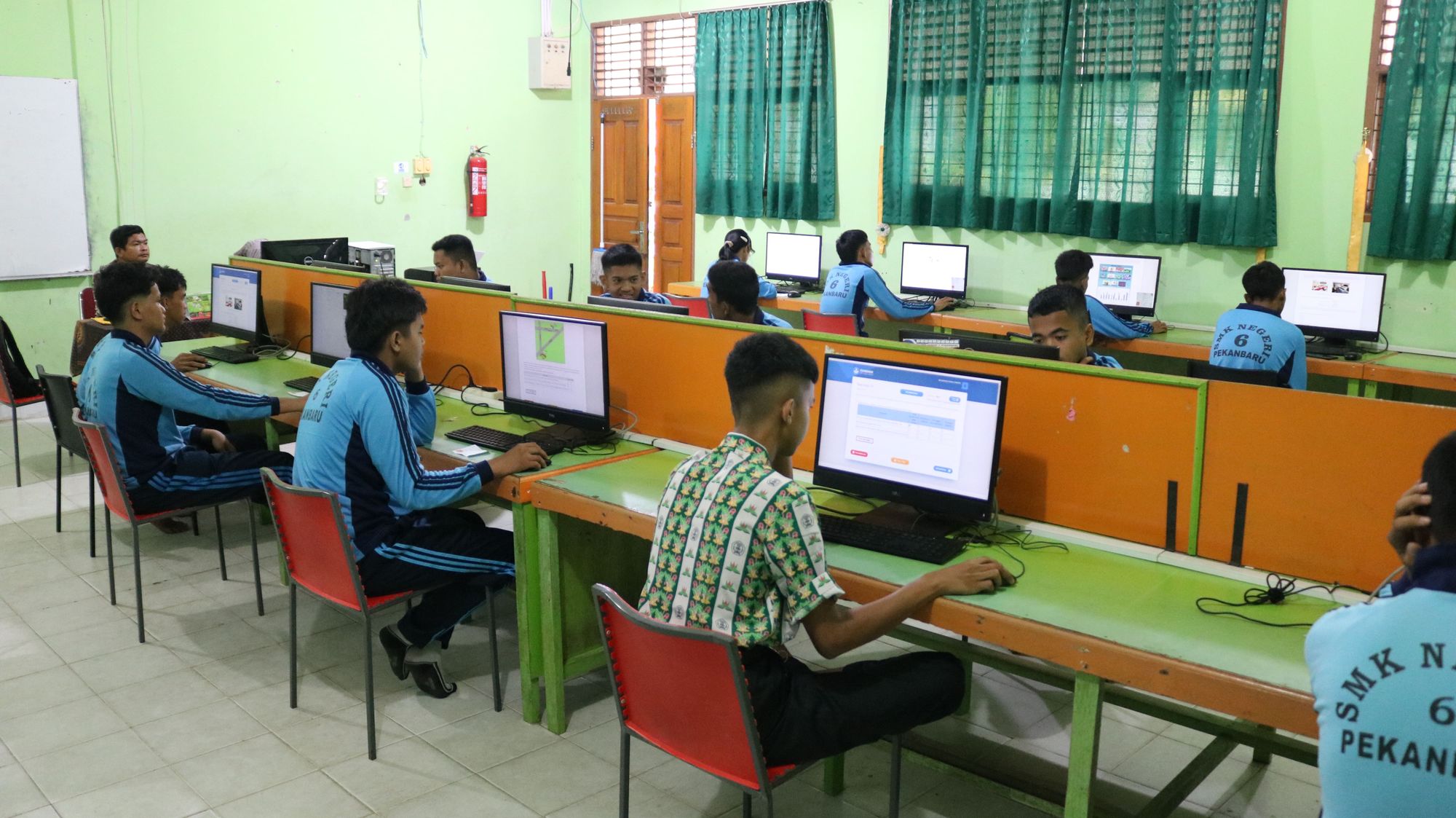 Pelaksanaan Asesmen Nasional Berbasis Komputer (ANBK) 2025 SMKN 6 Pekanbaru