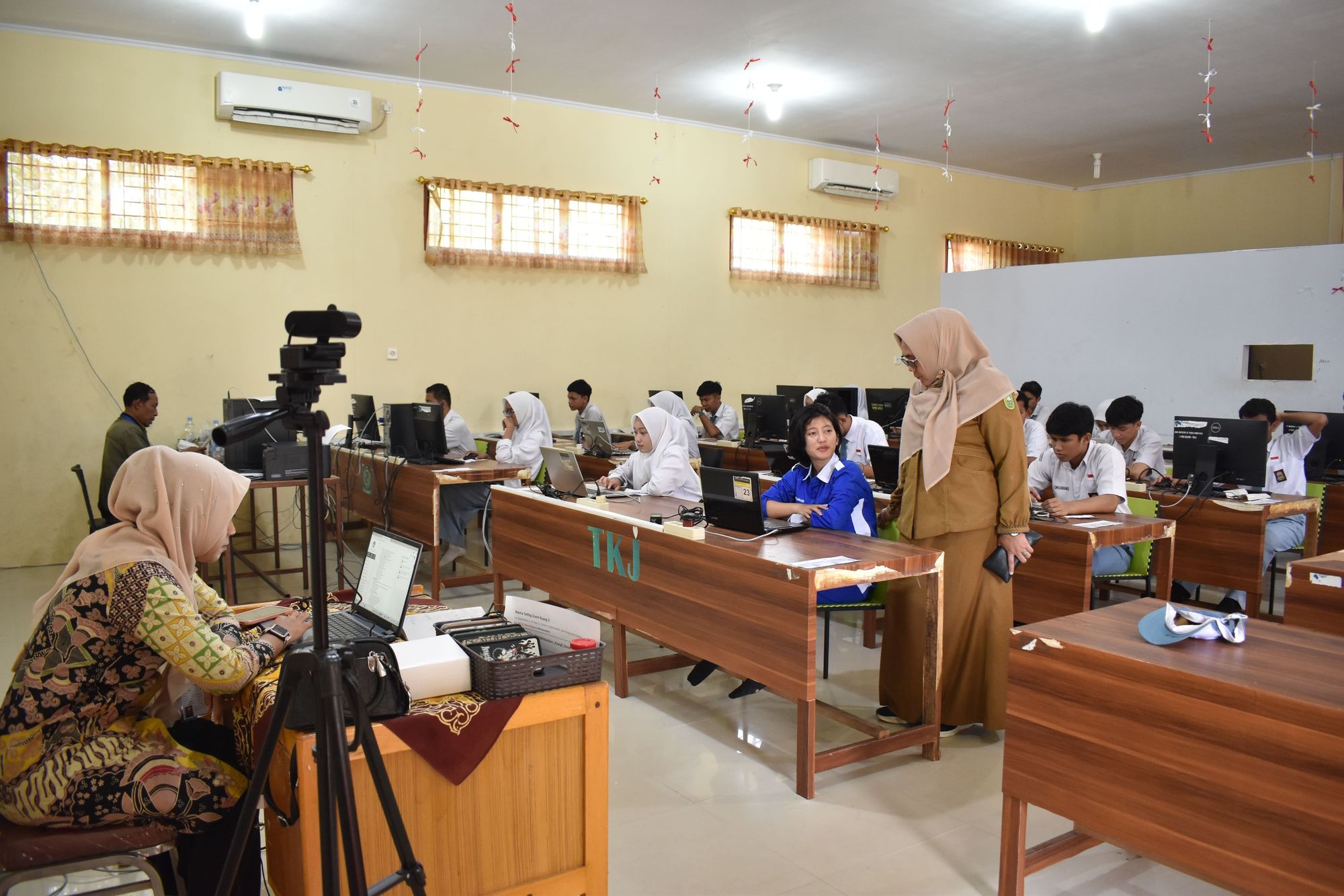SMK Negeri 6 Pekanbaru Gelar Ujian Tes Kemampuan Akademik (TKA) 2025 Perdana untuk Siswa Kelas XII