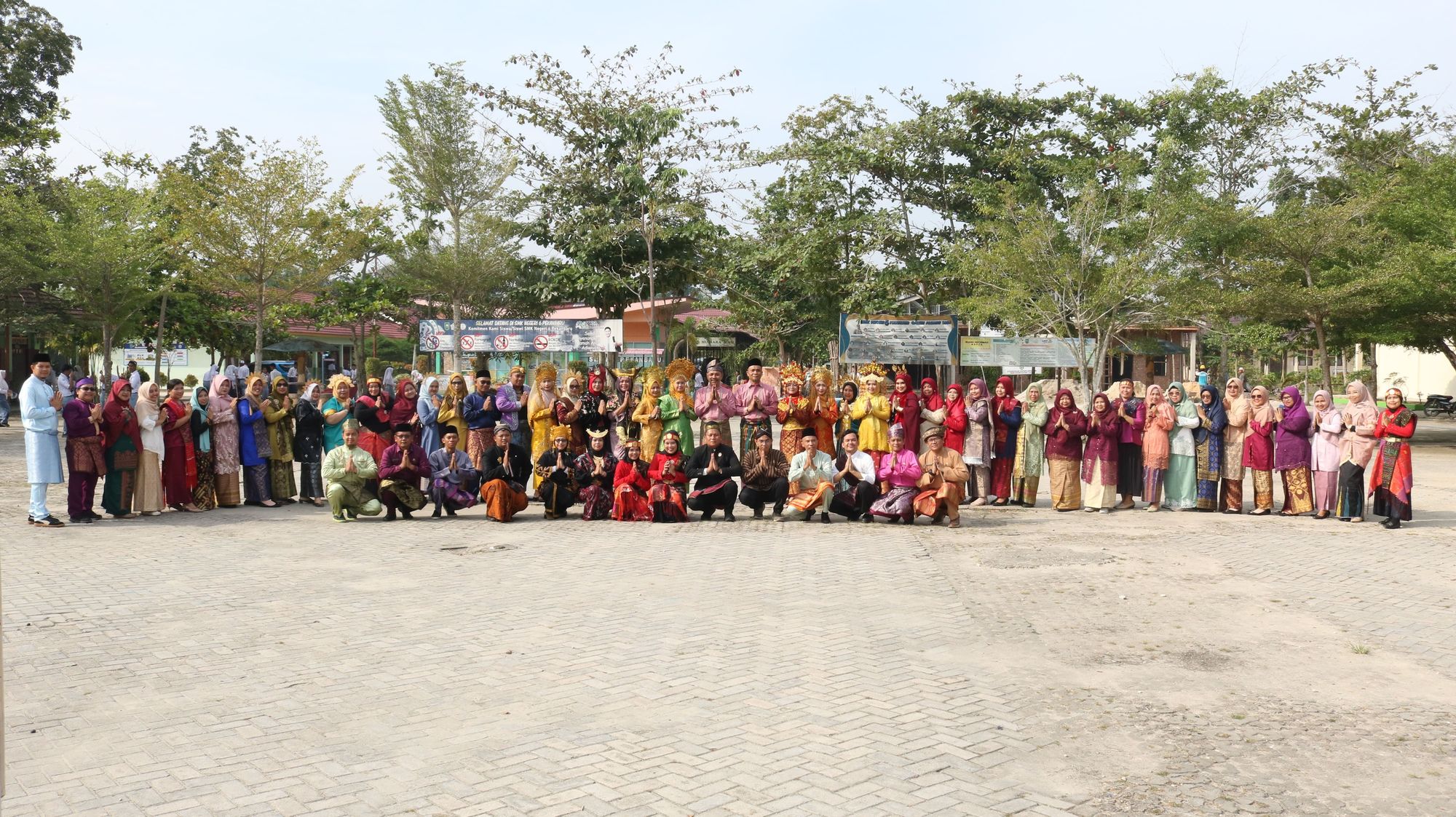 Semarak Peringatan Hari Sumpah Pemuda 2025 di SMK Negeri 6 Pekanbaru: Upacara, Pakaian Adat, dan Lomba Antarkelas