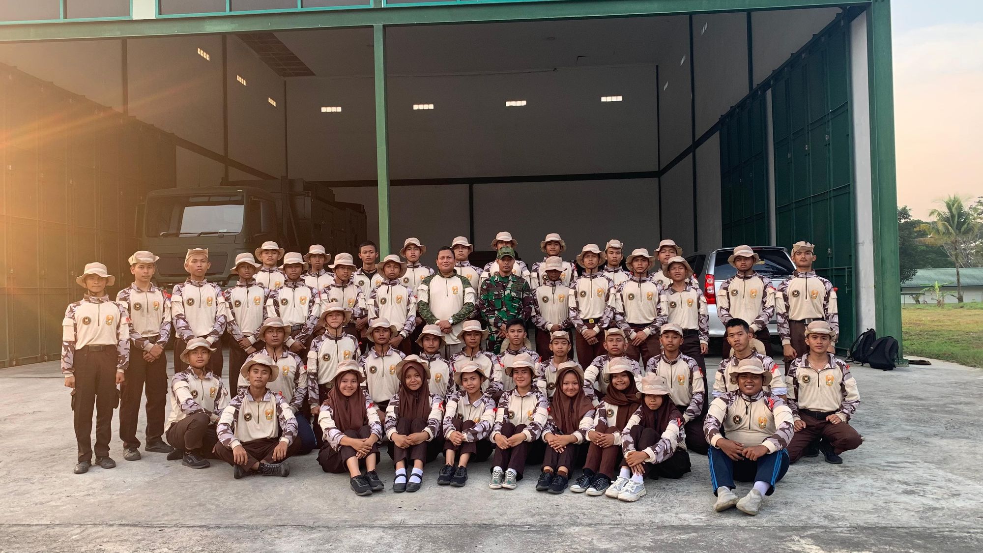 “Bangkitkan Jiwa Nasionalisme, Kadet SMKN 6 Pekanbaru Warnai PERJUSAMI 2025 di Yonarhanud 13”