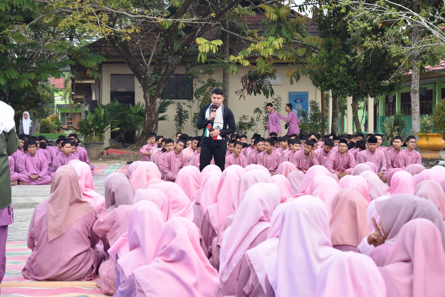 Peringatan Isra Mi’raj Nabi Muhammad SAW di Lapangan Upacara SMKN 6 Pekanbaru