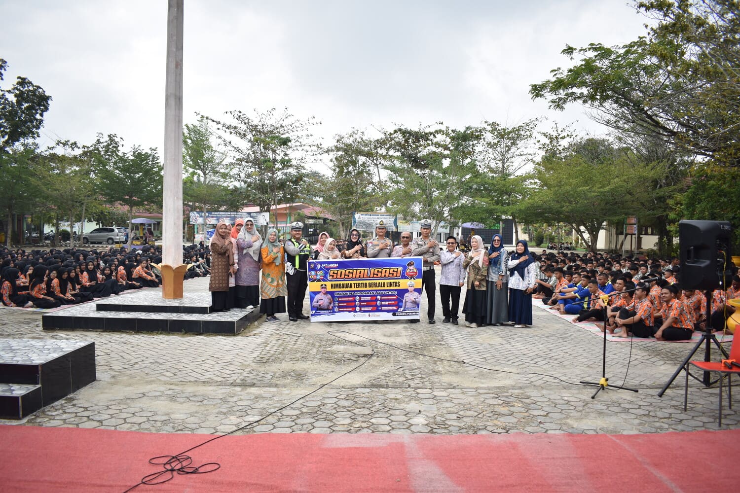 Sosialisasi Himbauan Tertib Berlalu Lintas dari Polresta Pekanbaru pada Apel Pagi Kamis
