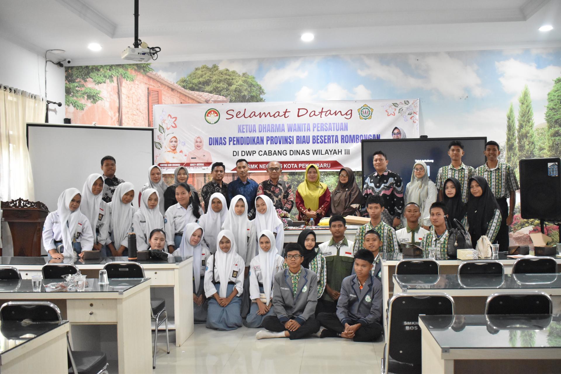 SMKN 1 Ukui Kunjungi SMKN 6 Pekanbaru, Perkuat Silaturahmi dan Berbagi Praktik Baik
