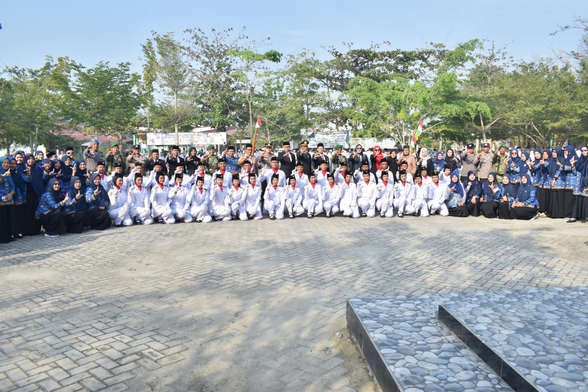 Semangat Kemerdekaan, SMKN 6 Pekanbaru Bersama Lintas Instansi Gelar Upacara HUT ke-81 RI