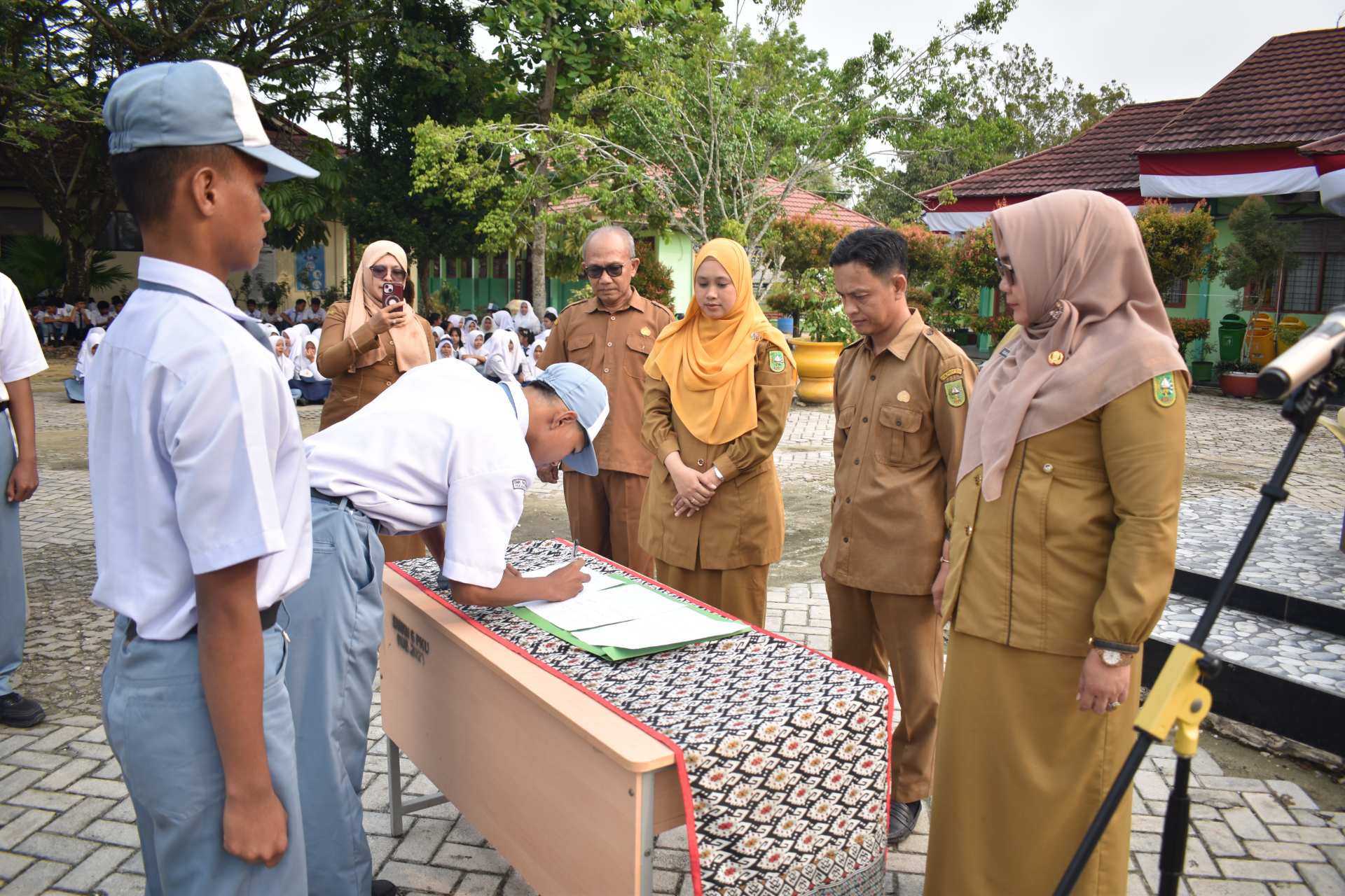 Pelantikan Pengurus OSIS SMKN 6 Pekanbaru Periode 2026/2027