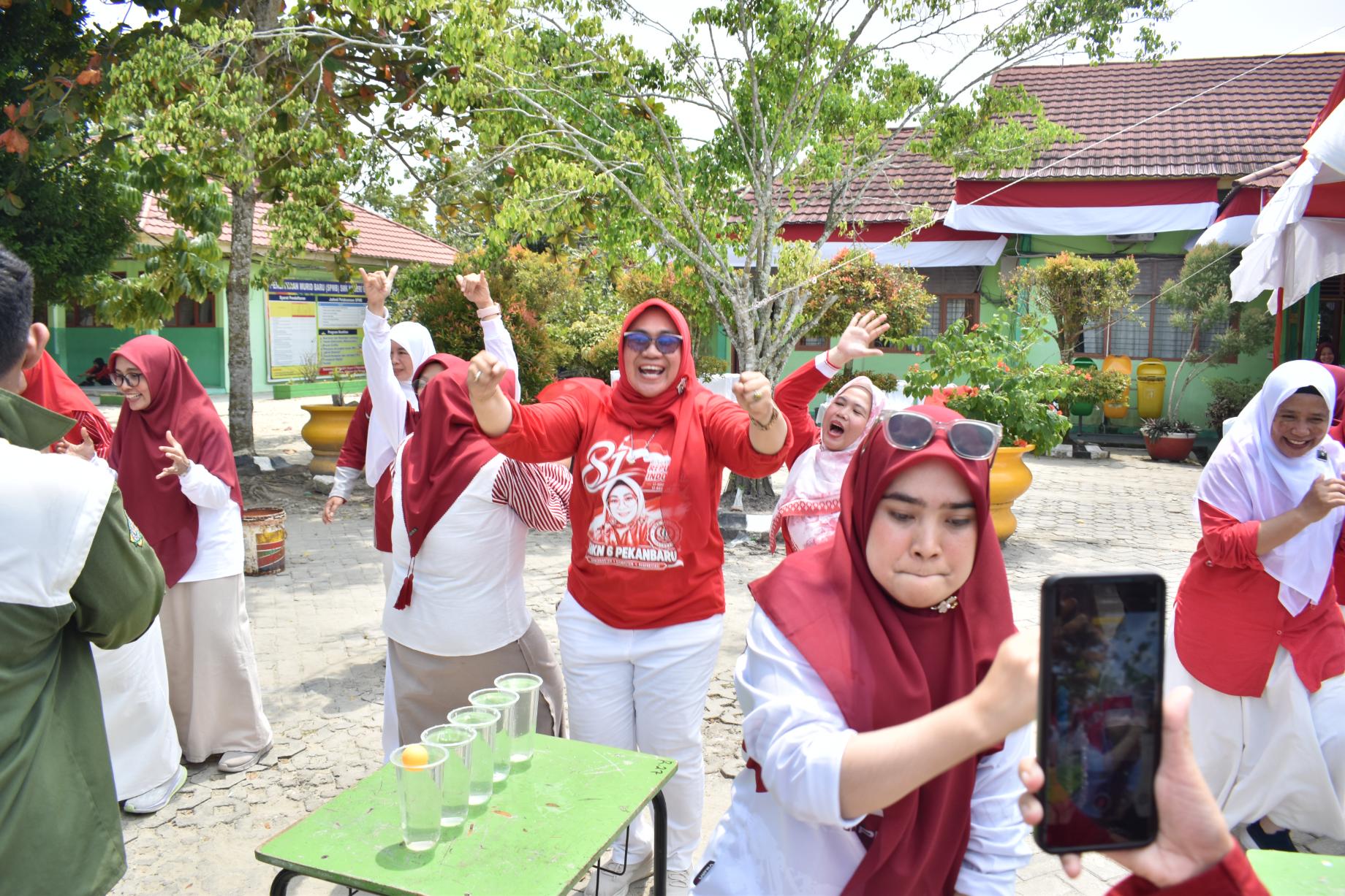 Semarak Lomba 17 Agustus di SMKN 6 Pekanbaru, Siswa dan Guru Meriahkan Hari Kemerdekaan