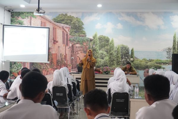 Pembekalan PKL 2025: Siswa Dibimbing Langsung oleh Guru BK dan Bahasa Indonesia