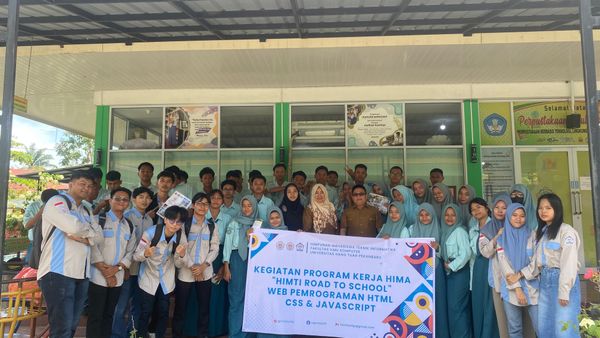 HIMTI Universitas Hang Tuah Gelar “Road to School” di SMK Negeri 6 Pekanbaru