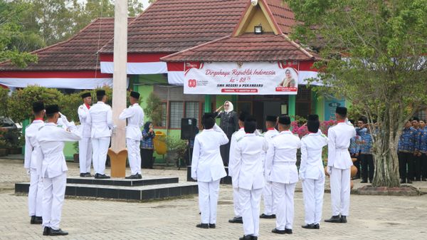 Semarak HUT ke-80 RI: Upacara dan Lomba 17 Agustus di SMK Negeri 6 Pekanbaru"
