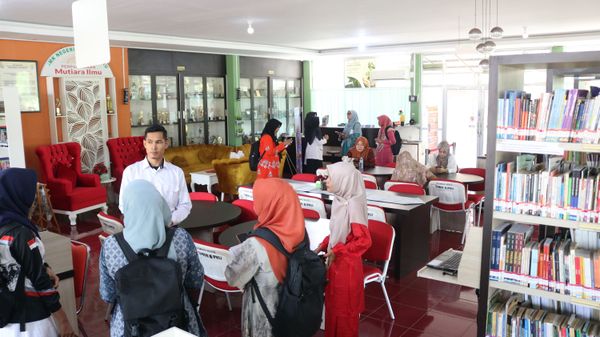 Kunjungan Praktik Baik Anggota Perpustakaan di Perpustakaan Mutiara Ilmu SMKN 6 Pekanbaru