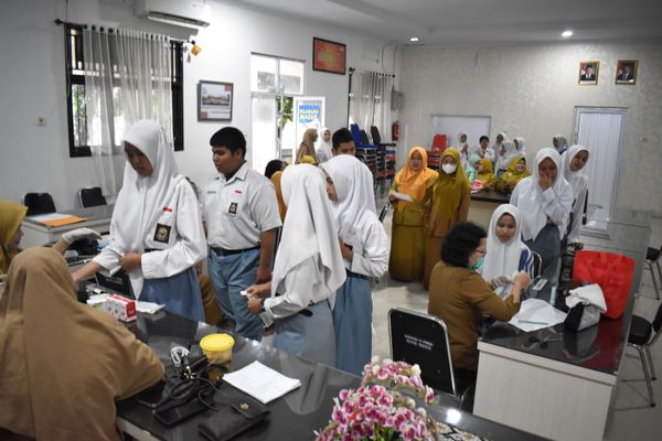 Puskesmas Tenayan Raya Laksanakan Pemeriksaan dan Sosialisasi Kesehatan bagi Siswa SMK Negeri 6 Pekanbaru